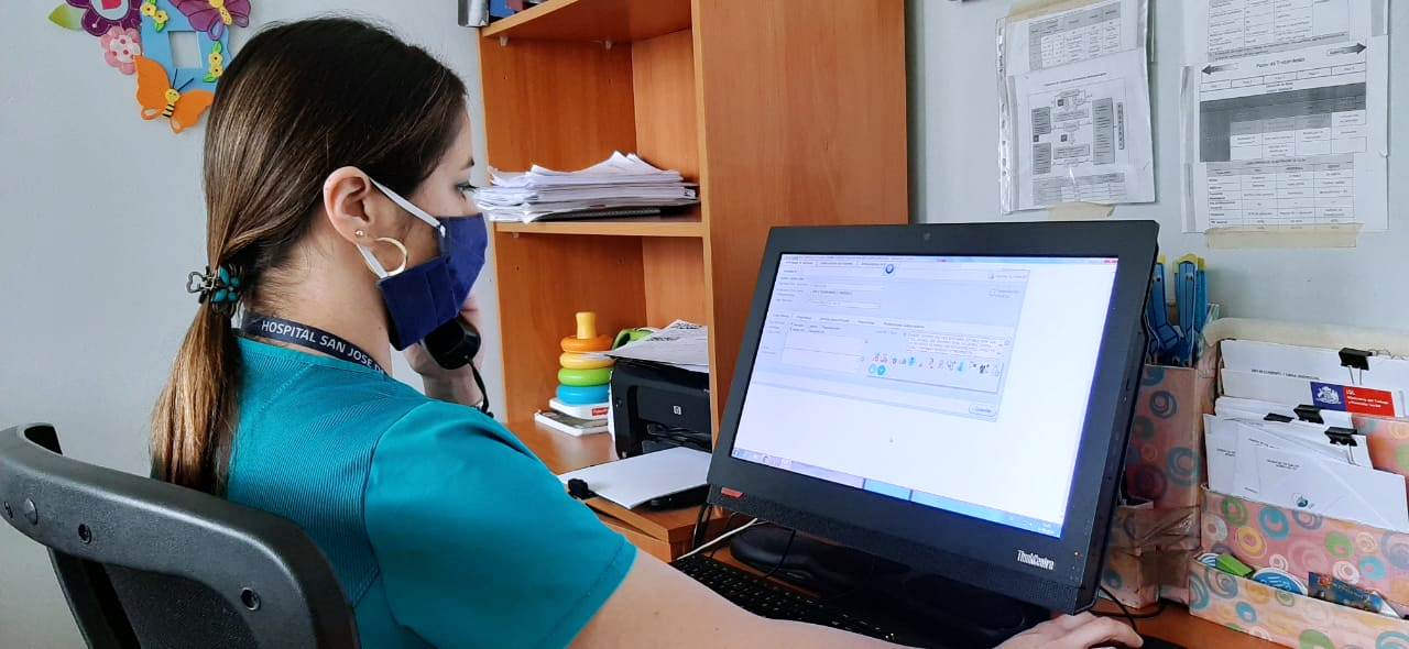 Equipo de Sala IRA del Hospital San José de Coronel realiza teleasistencia a pacientes en periodo de contingencia sanitaria