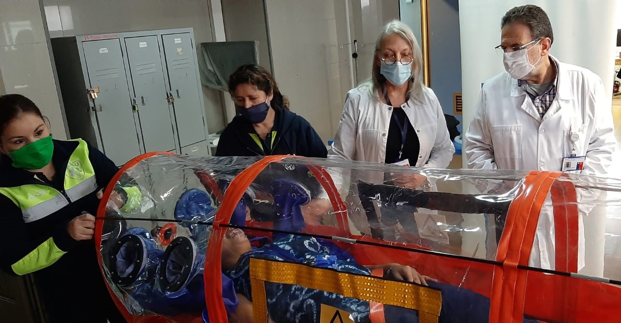 Hospital San José cuenta con cápsula de traslado para pacientes Covid-19